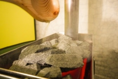 Heisse Steine und Aufguss